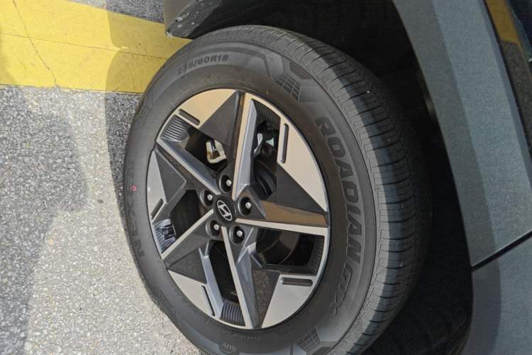 Used Hyundai Tucson 2025 Tucson L 1.5T Elite Edition Right Rear Wheel Hub