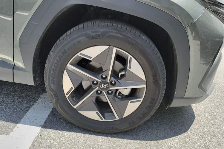 Used Hyundai Tucson 2025 Tucson L 1.5T Prestige Edition Right Front Wheel Hub