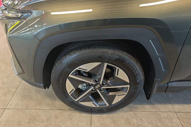 Used Hyundai Tucson 2025 Tucson L 1.5T Elite Edition Left Front Wheel Hub