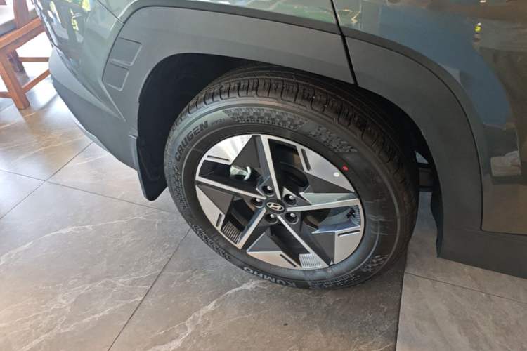 Used Hyundai Tucson 2025 Tucson L 1.5T Elite Edition Right Rear Wheel Hub