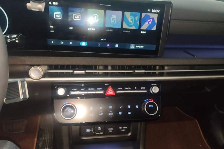 Used Hyundai Tucson 2025 Tucson L 1.5T Prestige Edition Audio And AC Panel