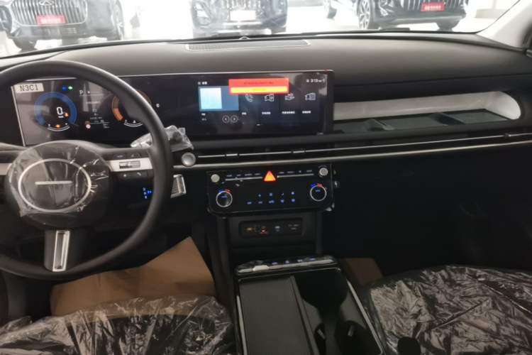 Used Hyundai Tucson 2025 Tucson L 1.5T Elite Edition Audio And AC Panel
