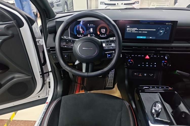 Used Hyundai Tucson 2025 Tucson L 1.5T Elite Edition N-Line Audio And AC Panel