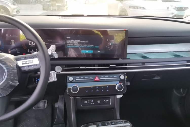 Used Hyundai Tucson 2025 Tucson L 1.5T Elite Edition Audio And AC Panel