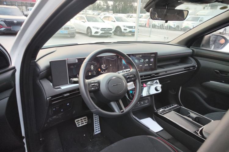 Used Hyundai Tucson 2025 Tucson L 1.5T Elite Edition N-Line Center Console