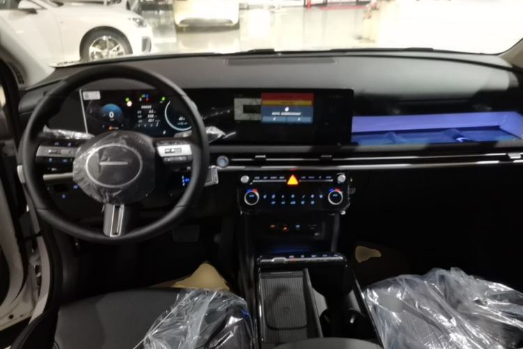 Used Hyundai Tucson 2025 Tucson L 1.5T Prestige Edition Center Console