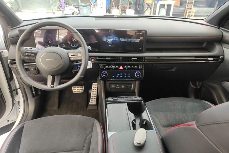 Used Hyundai Tucson 2025 Tucson L 1.5T Elite Edition N-Line Center Console