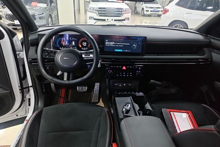 Used Hyundai Tucson 2025 Tucson L 1.5T Elite Edition N-Line Center Console