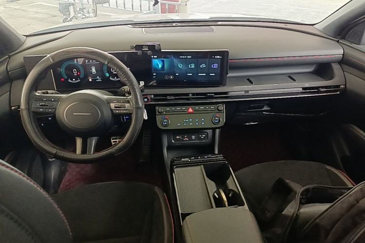 Used Hyundai Tucson 2025 Tucson L 1.5T Elite Edition N-Line Center Console