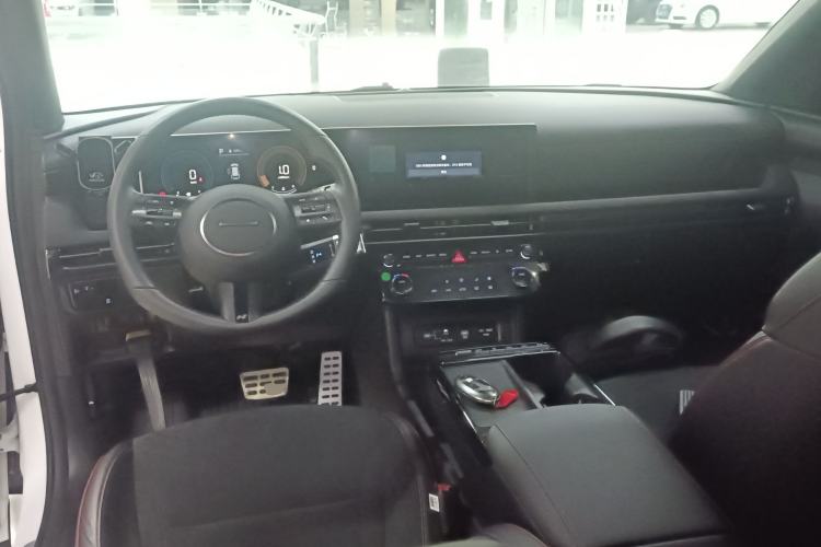 Used Hyundai Tucson 2025 Tucson L 1.5T Elite Edition N-Line Center Console