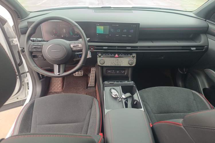 Used Hyundai Tucson 2025 Tucson L 1.5T Elite Edition N-Line Center Console
