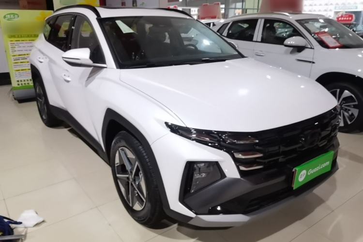 Used Hyundai Tucson 2025 Tucson L 1.5T Prestige Edition Front Right 45 Deg