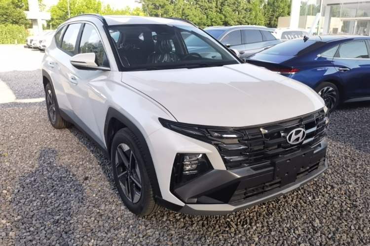 Used Hyundai Tucson 2025 Tucson L 1.5T Elite Edition Front Right 45 Deg