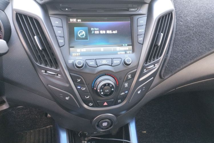 Used Hyundai Veloster 2015 1.6T Automatic Luxury Edition Audio And AC Panel