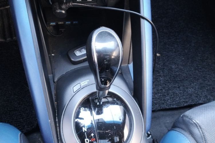 Used Hyundai Veloster 2015 1.6T Automatic Luxury Edition Gear Lever