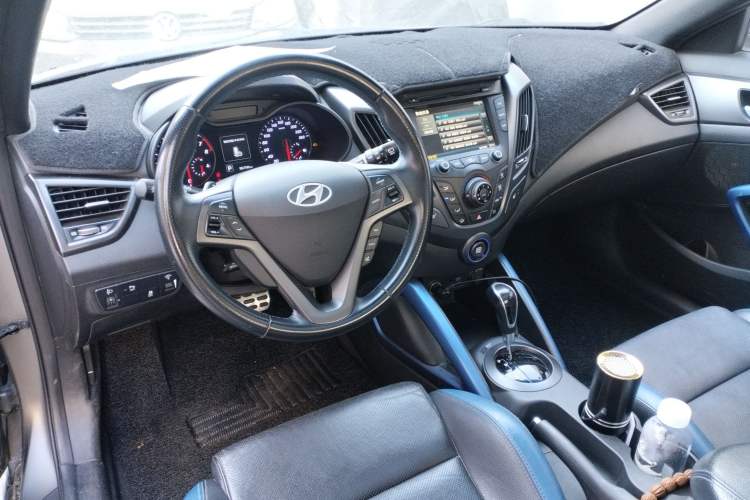 Used Hyundai Veloster 2015 1.6T Automatic Luxury Edition Interior 2