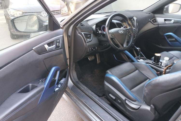 Used Hyundai Veloster 2015 1.6T Automatic Luxury Edition Interior 3