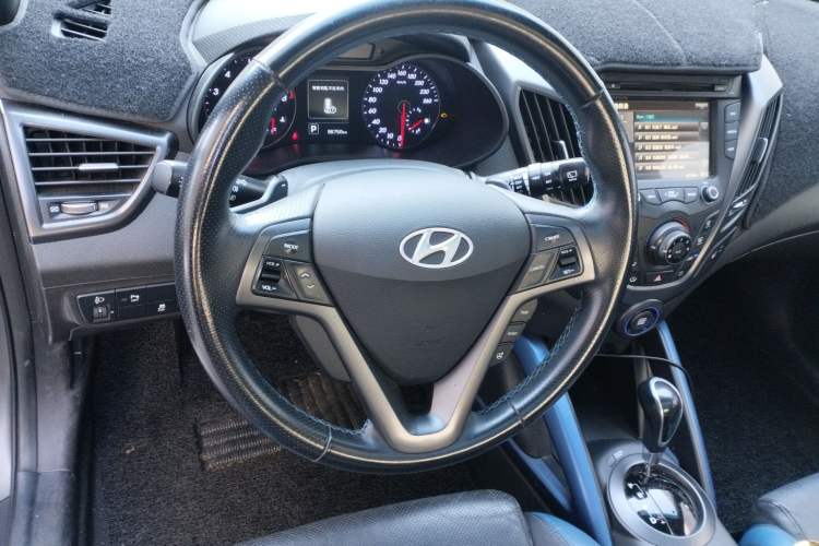 Used Hyundai Veloster 2015 1.6T Automatic Luxury Edition Steering Wheel