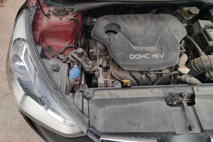 Used Hyundai Veloster 2011 1.6L Automatic Luxury Edition Engine Bay Right