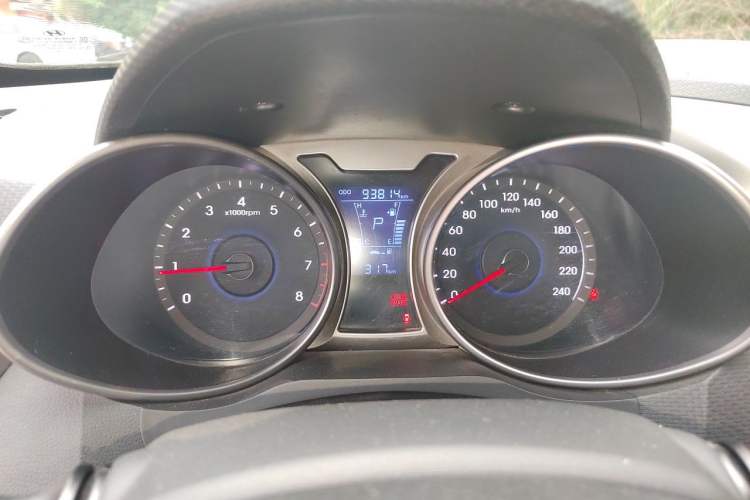 Used Hyundai Veloster 2011 1.6L Automatic Luxury Edition Instrument Cluster