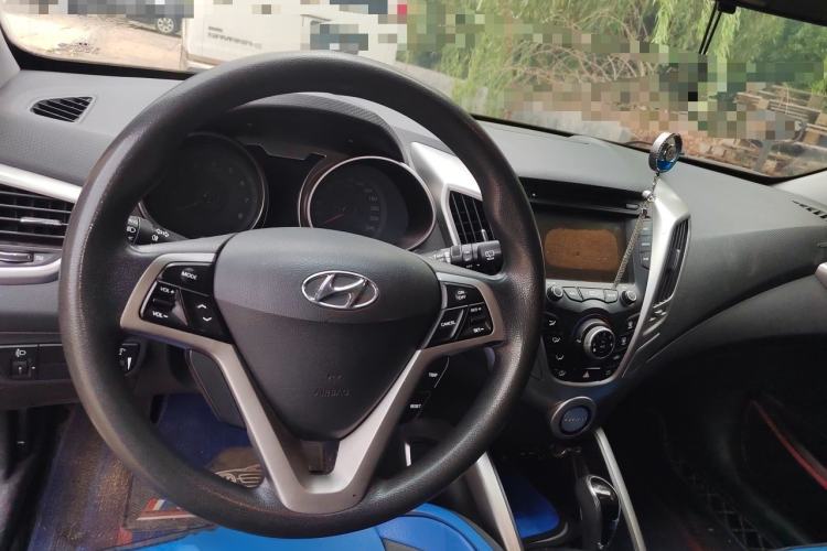 Used Hyundai Veloster 2011 1.6L Automatic Luxury Edition Steering Wheel