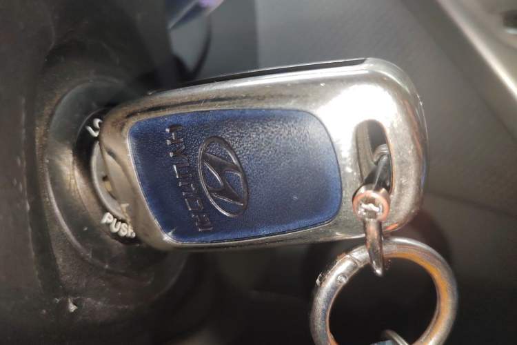 Used Hyundai Veloster 2011 1.6L Automatic Luxury Edition Vehicle Key
