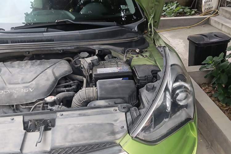 Used Hyundai Veloster 2011 1.6L Manual Luxury Edition Engine Bay Left
