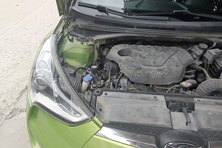 Used Hyundai Veloster 2011 1.6L Manual Luxury Edition Engine Bay Right