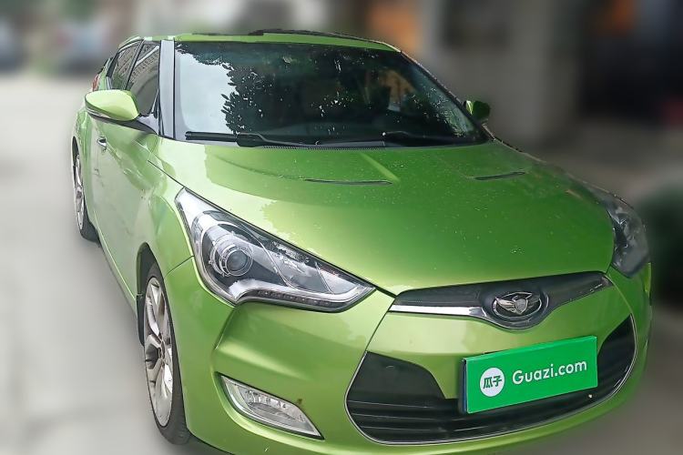 Used Hyundai Veloster 2011 1.6L Manual Luxury Edition Front Right 45 Deg