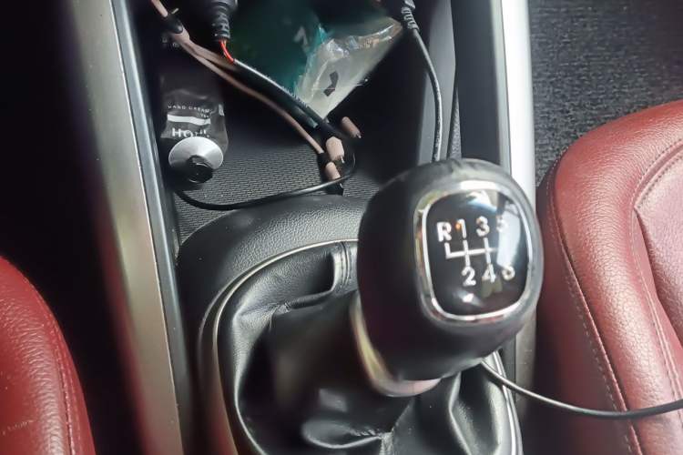 Used Hyundai Veloster 2011 1.6L Manual Luxury Edition Gear Lever