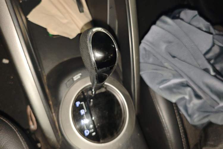 Used Hyundai Veloster 2011 1.6L Automatic Luxury Edition Gear Lever