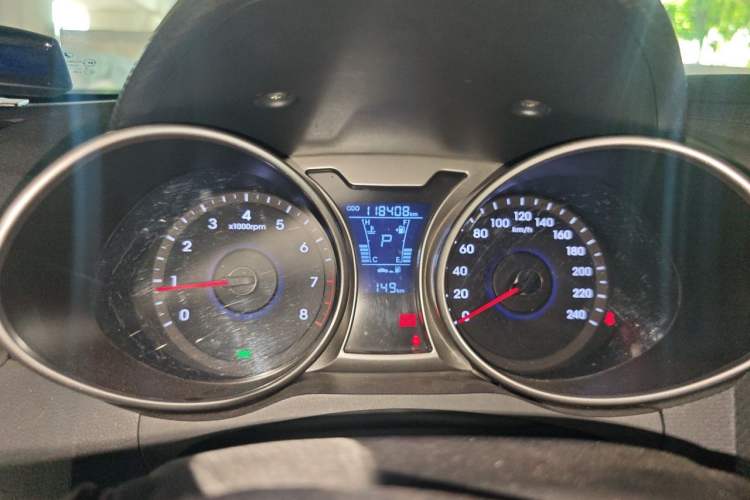 Used Hyundai Veloster 2011 1.6L Automatic Luxury Edition Instrument Cluster
