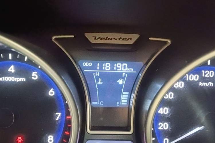 Used Hyundai Veloster 2011 1.6L Manual Luxury Edition Odometer Close Up