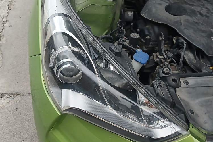 Used Hyundai Veloster 2011 1.6L Manual Luxury Edition Right Front Headlight