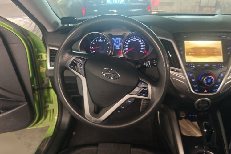 Used Hyundai Veloster 2011 1.6L Automatic Luxury Edition Steering Wheel