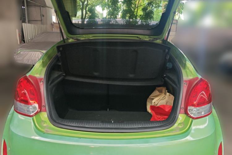 Used Hyundai Veloster 2011 1.6L Automatic Luxury Edition Trunk