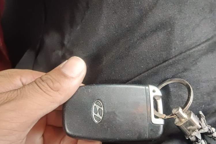 Used Hyundai Veloster 2011 1.6L Manual Luxury Edition Vehicle Key