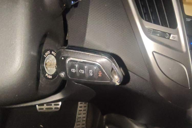Used Hyundai Veloster 2011 1.6L Automatic Luxury Edition Vehicle Key