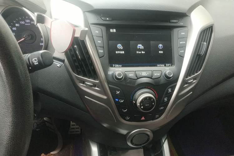Used Hyundai Veloster 2011 1.6L Automatic Luxury Edition Audio And AC Panel