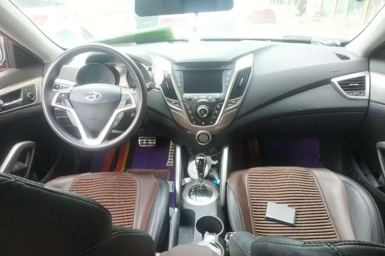 Used Hyundai Veloster 2011 1.6L Automatic Luxury Edition Center Console