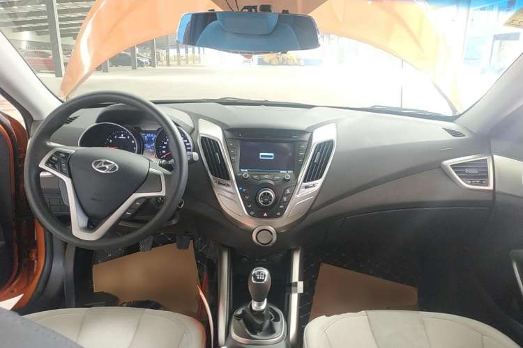 Used Hyundai Veloster 2011 1.6L Manual Comfort Edition Center Console
