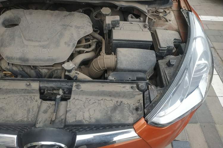 Used Hyundai Veloster 2011 1.6L Automatic Luxury Edition Engine Bay Left