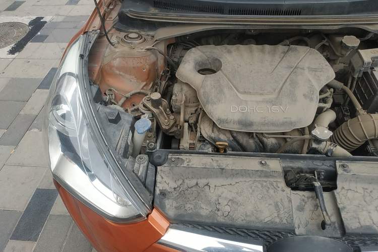 Used Hyundai Veloster 2011 1.6L Automatic Luxury Edition Engine Bay Right