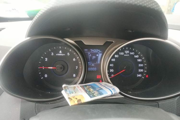 Used Hyundai Veloster 2011 1.6L Automatic Luxury Edition Instrument Cluster