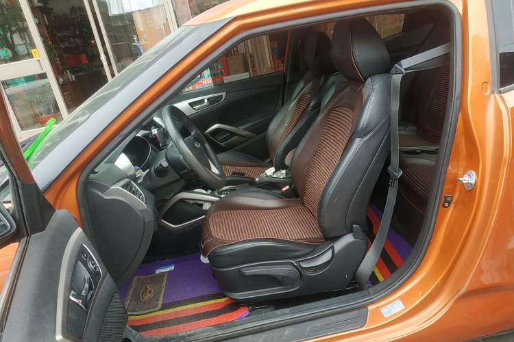 Used Hyundai Veloster 2011 1.6L Automatic Luxury Edition Left Front Seat