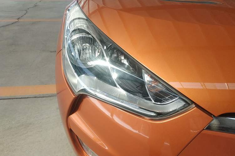Used Hyundai Veloster 2011 1.6L Manual Comfort Edition Right Front Headlight