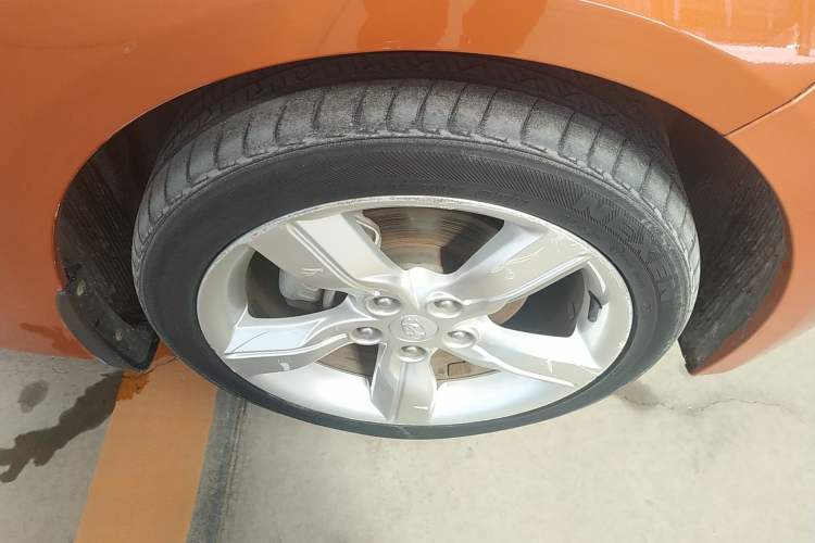 Used Hyundai Veloster 2011 1.6L Manual Comfort Edition Right Front Wheel Hub