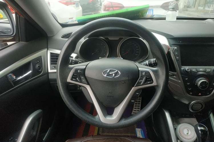 Used Hyundai Veloster 2011 1.6L Automatic Luxury Edition Steering Wheel
