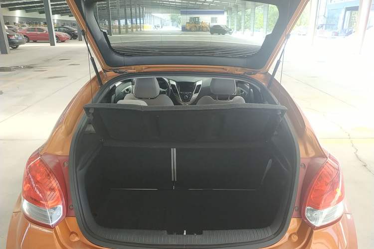 Used Hyundai Veloster 2011 1.6L Manual Comfort Edition Trunk