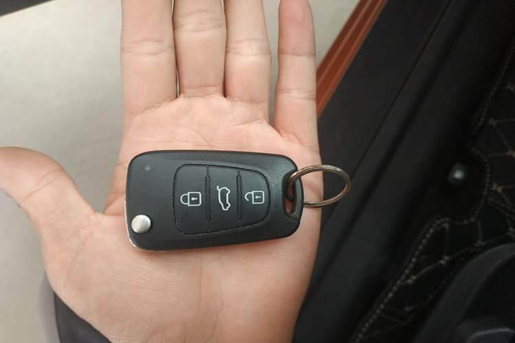 Used Hyundai Veloster 2011 1.6L Manual Comfort Edition Vehicle Key